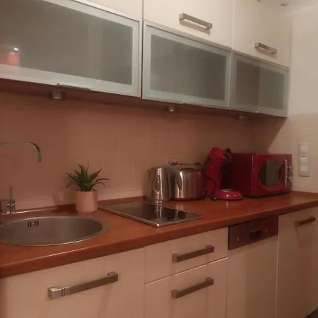 Avenue View Apartment *