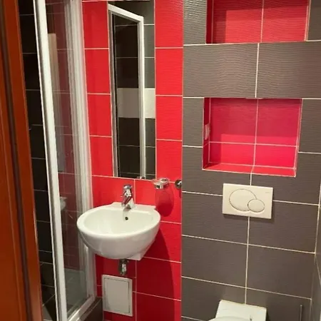 Avenue View Apartment *